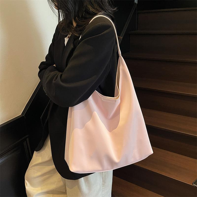 Premium texture large-capacity bag women s spring and summer new relaxed casual shoulder tote bag рожевий
Premium texture large-capacity bag women s spring and summer new relaxed casual shoulder tote bag рожевий
