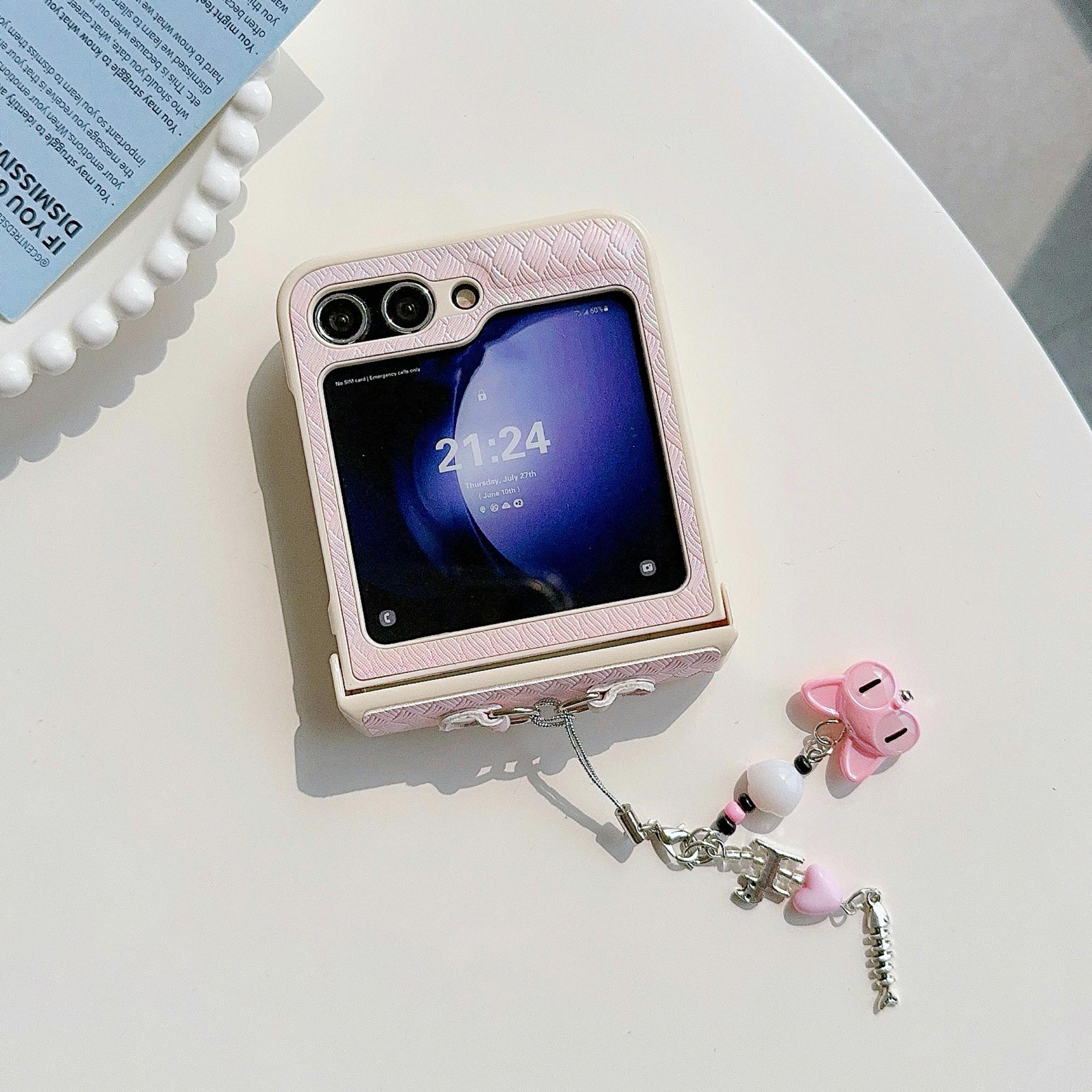 For Samsung Galaxy Z Flip5 5G Laser Rhombus Imprinted Phone Case PC+PU Leather Cover with Cat Head Pendant Pink
For Samsung Galaxy Z Flip5 5G Laser Rhombus Imprinted Phone Case PC+PU Leather Cover with Cat Head Pendant Pink