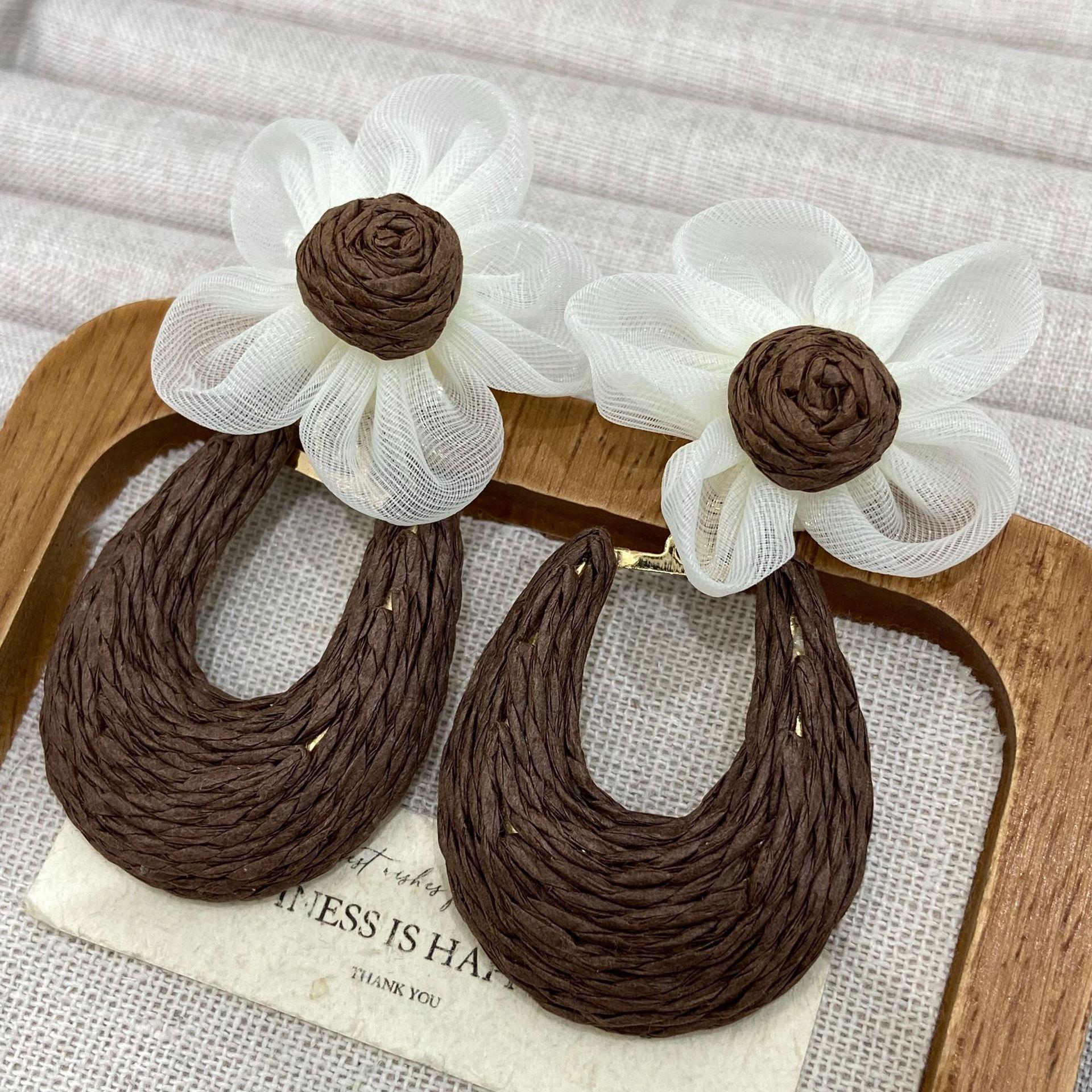 New Flower Raffia Earrings Wish Bohemian Summer Beach Woven Flower Earrings темно-коричневого кольору
New Flower Raffia Earrings Wish Bohemian Summer Beach Woven Flower Earrings темно-коричневого кольору
