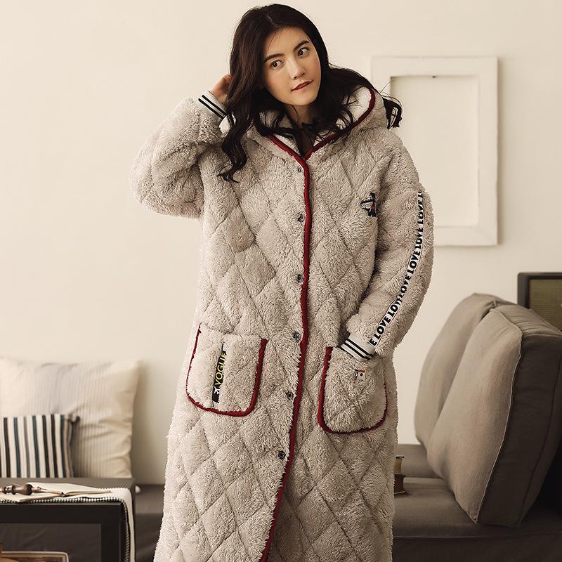 Женский стеганый халат из кораллового флиса с капюшоном - Утепленный трехслойный, Длинная зимняя пижама 180(XXXL) Recommended for 160-180 jin
Женский стеганый халат из кораллового флиса с капюшоном - Утепленный трехслойный, Длинная зимняя пижама 180(XXXL) Recommended for 160-180 jin