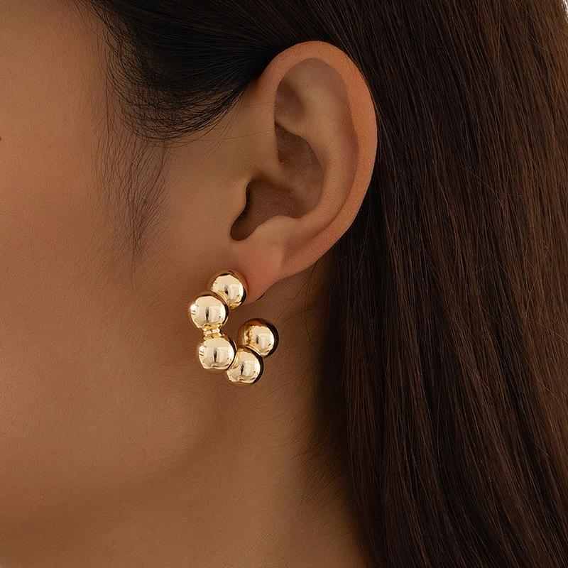 Trendy Spherical C-shaped Ear Cuffs: European & American Style, Elegant High-end Stud Earrings for Women Standard Size серебряный
Trendy Spherical C-shaped Ear Cuffs: European & American Style, Elegant High-end Stud Earrings for Women Standard Size серебряный