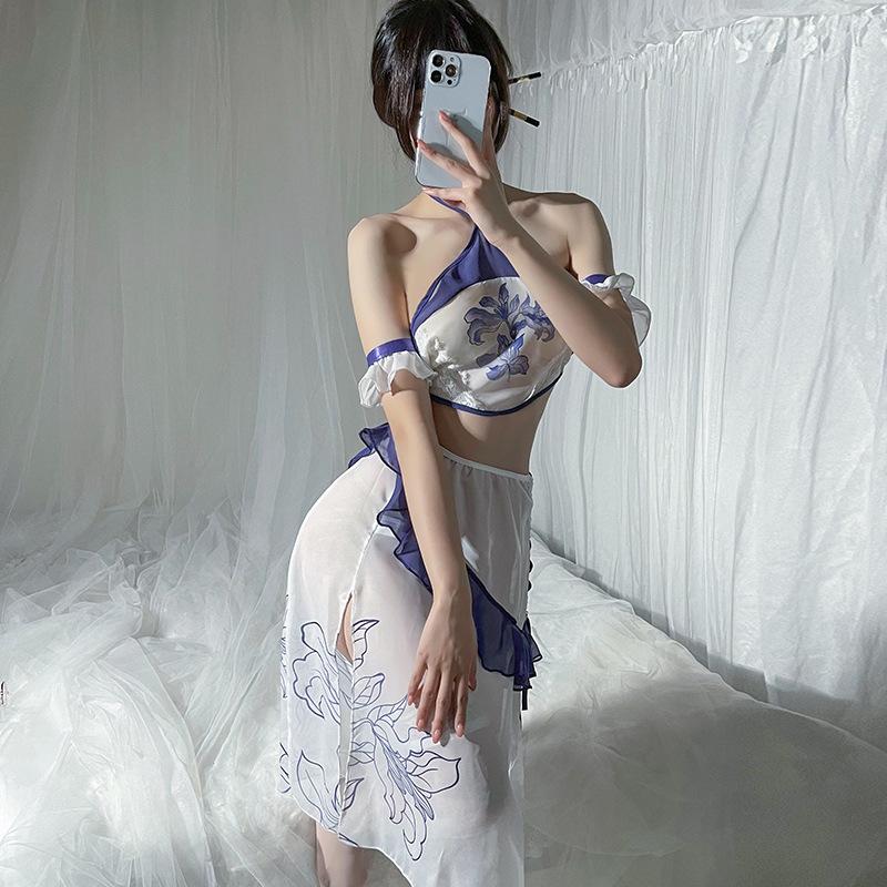 Fun women s retro Hanfu blue and white suit split neck husband and wife supplies One size
Fun women s retro Hanfu blue and white suit split neck husband and wife supplies One size