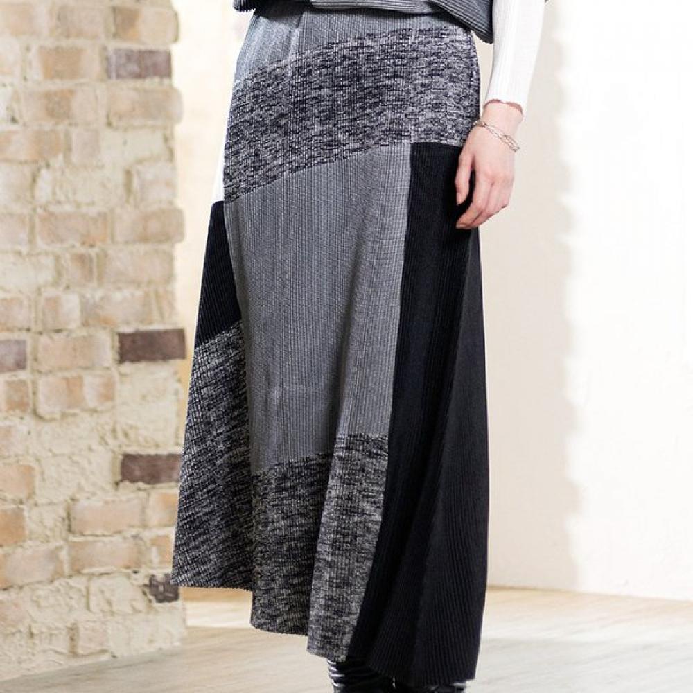 Color Block Skirt Specchio 452 297 Single option
Color Block Skirt Specchio 452 297 Single option