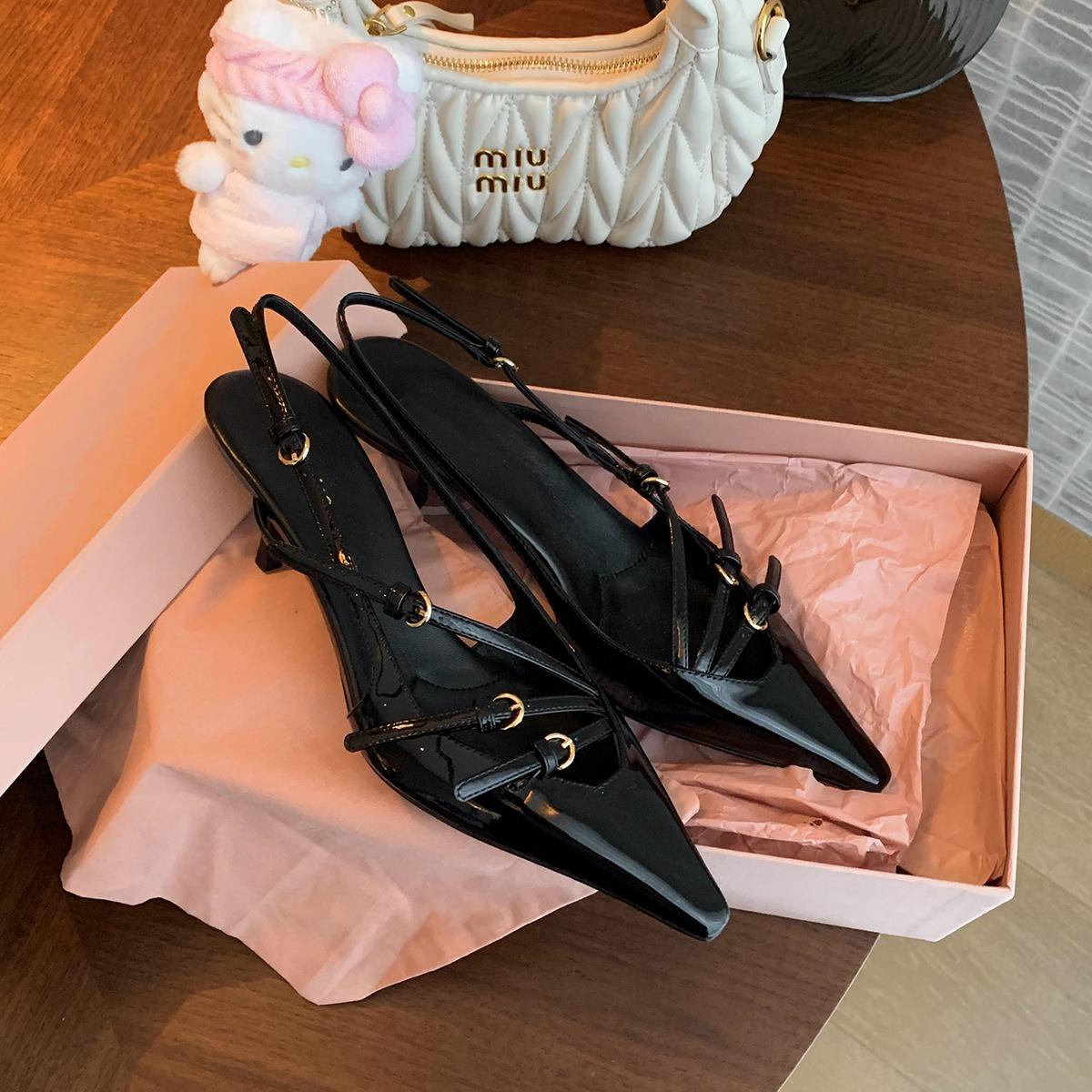 Sheepskin version~ Genuine leather one-word buckle with small pointed tip, back empty stiletto high heels, women s high-heeled sandals, medium-heele 34
Sheepskin version~ Genuine leather one-word buckle with small pointed tip, back empty stiletto high heels, women s high-heeled sandals, medium-heele 34