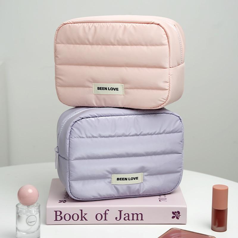Large Capacity Handheld Makeup Bag Waterproof Shock Resistance Cosmetics Storage Bag Soft Square Wash Bag Bathroom серебряный
Large Capacity Handheld Makeup Bag Waterproof Shock Resistance Cosmetics Storage Bag Soft Square Wash Bag Bathroom серебряный