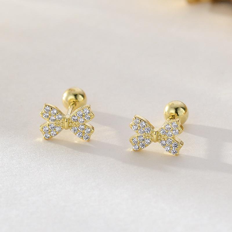 Серьги-гвоздики из стерлингового серебра 925 пробы с бантом и сверкающим цирконием для девочек, элегантные маленькие серьги в корейском стиле, женские роскошные ювелирные изделия
Серьги-гвоздики из стерлингового серебра 925 пробы с бантом и сверкающим цирконием для девочек, элегантные маленькие серьги в корейском стиле, женские роскошные ювелирные изделия