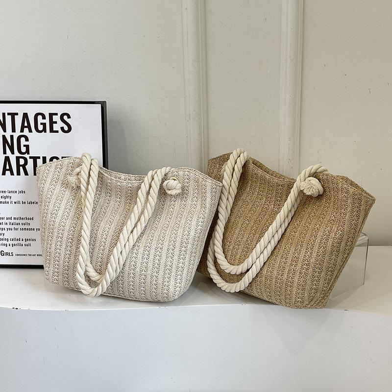 High-texture vacation style woven small square bag 2025 new shoulder bag handbag fashionable and simple commuter women s bag
High-texture vacation style woven small square bag 2025 new shoulder bag handbag fashionable and simple commuter women s bag