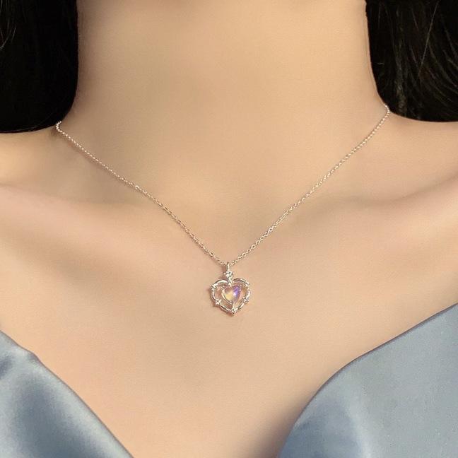 Gradual change love necklace female niche design advanced sense student love collarbone chain winter gentle
Gradual change love necklace female niche design advanced sense student love collarbone chain winter gentle