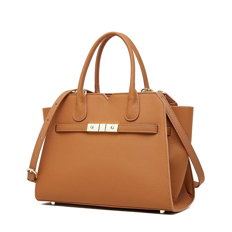 Leather bag platinum bag light luxury women s bag high-end fashion large-capacity handbag cowhide shoulder bag messenger bag 30*15*22cm золотий коричневий колір
Leather bag platinum bag light luxury women s bag high-end fashion large-capacity handbag cowhide shoulder bag messenger bag 30*15*22cm золотий коричневий колір
