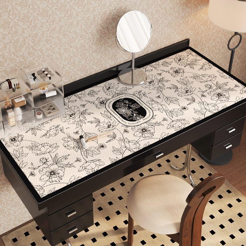 1pcs Light luxury high-end dressing table, table mat, countertop cushion, writing table, waterproof, oil resistant Small
1pcs Light luxury high-end dressing table, table mat, countertop cushion, writing table, waterproof, oil resistant Small