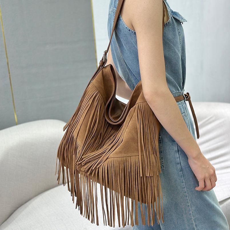 Tassel Hobo Bags Large Handbags Fringe Double sided velvet messenger Bag Designer Shoulder Bags Women Big Causal Handbag темно-коричневого кольору
Tassel Hobo Bags Large Handbags Fringe Double sided velvet messenger Bag Designer Shoulder Bags Women Big Causal Handbag темно-коричневого кольору