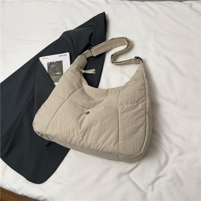 Korean version of casual large-capacity bag women s 2025 new simple nylon cloth tote bag versatile shoulder crossbody bag
Korean version of casual large-capacity bag women s 2025 new simple nylon cloth tote bag versatile shoulder crossbody bag