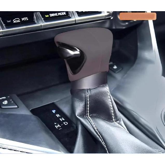 New Silicone Gear Shift Knob Cover For Lexus LX600 GX550h 2024 2025 Gear Knob Protector срібний
New Silicone Gear Shift Knob Cover For Lexus LX600 GX550h 2024 2025 Gear Knob Protector срібний