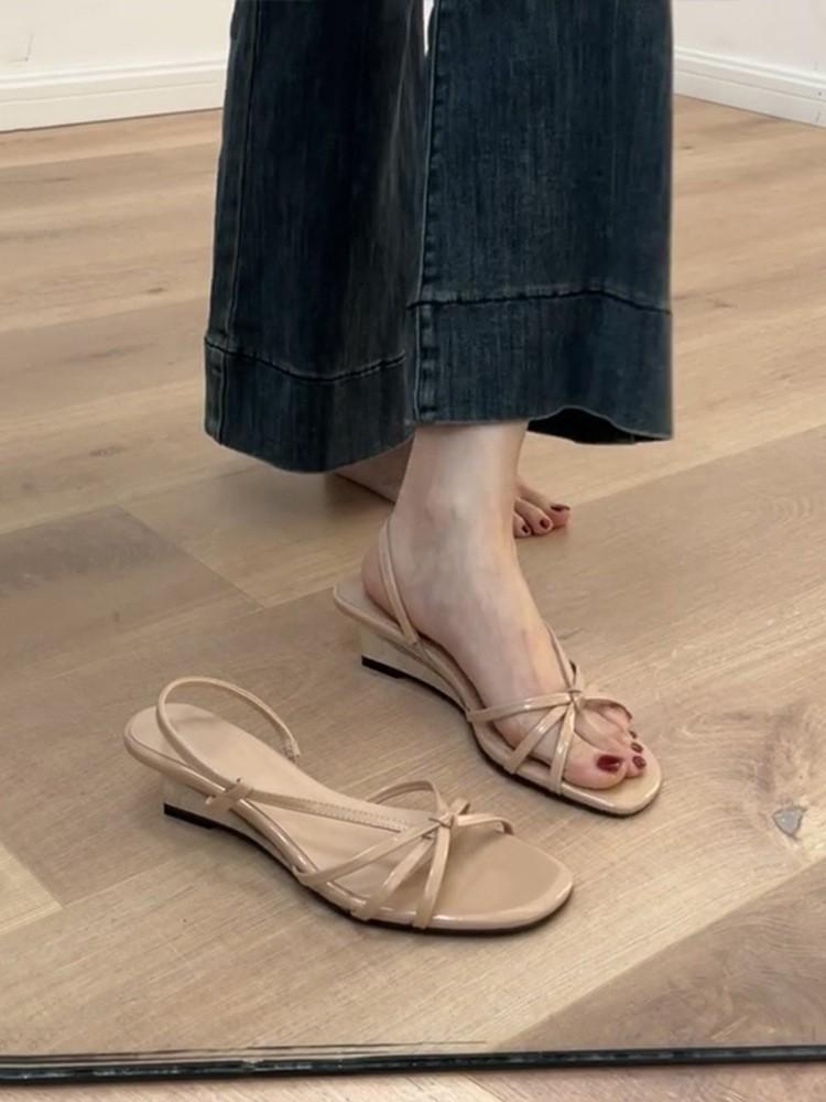 One word with wedge sandals for women s summer wear 2025 new French temperament high-heeled cool slippers 40
One word with wedge sandals for women s summer wear 2025 new French temperament high-heeled cool slippers 40