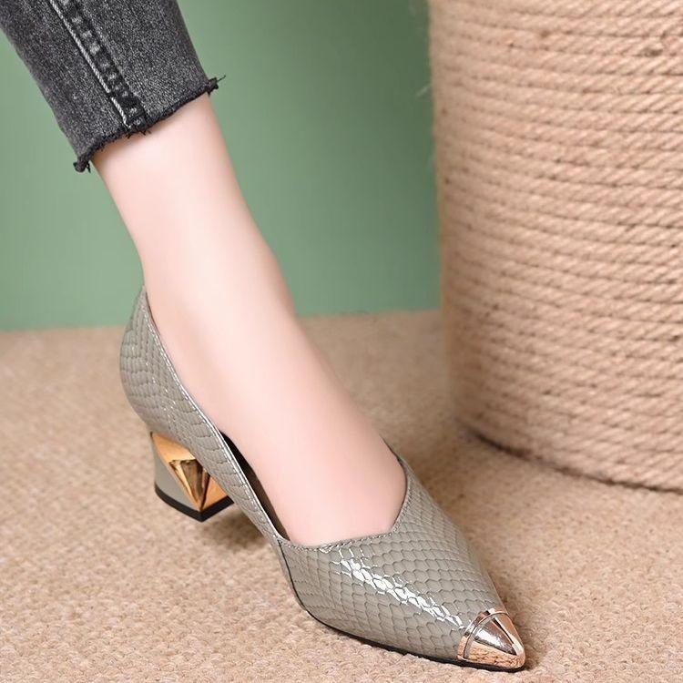 Spring and Autumn new metal pointed head shallow mouth single shoes women s French thick heel versatile comfortable soft sole medium heel small 40 сірий колір
Spring and Autumn new metal pointed head shallow mouth single shoes women s French thick heel versatile comfortable soft sole medium heel small 40 сірий колір