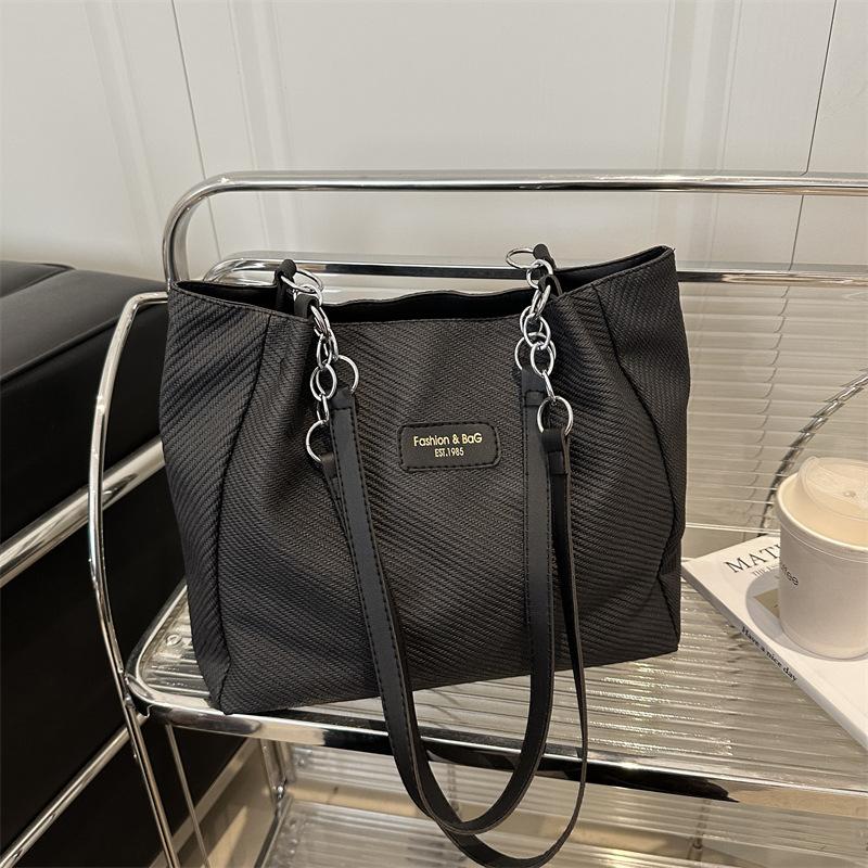 Versatile leisure trend foreign style large capacity tote bag female commuter art students class new shoulder bag чёрный
Versatile leisure trend foreign style large capacity tote bag female commuter art students class new shoulder bag чёрный