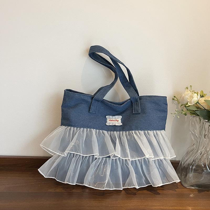 Tulle lace simple casual senior sense of modeling soft durable fashion exquisite new light luxury commuter slant cross shoulder handbag
Tulle lace simple casual senior sense of modeling soft durable fashion exquisite new light luxury commuter slant cross shoulder handbag