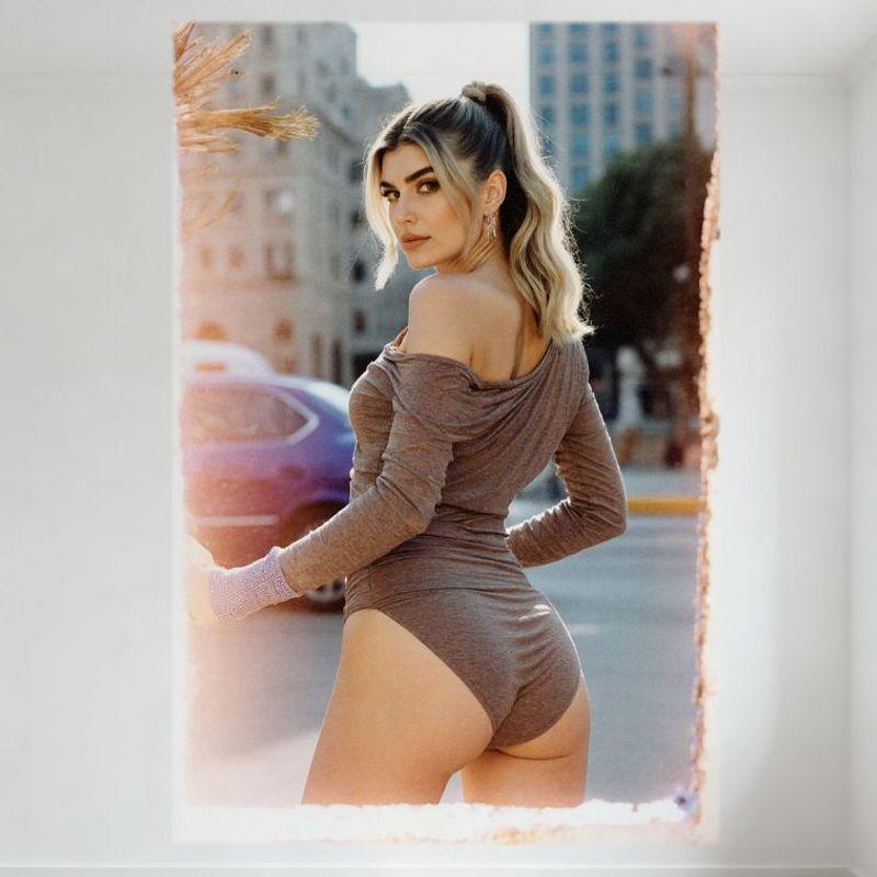 Sexy Blonde Woman High Ponytail Off - Shoulder Bodysuit Urban City Scene Vintage Metal Tin Sign for Bar Pub Home Wall Decor 20x30cm(7.8x11.8inch)
Sexy Blonde Woman High Ponytail Off - Shoulder Bodysuit Urban City Scene Vintage Metal Tin Sign for Bar Pub Home Wall Decor 20x30cm(7.8x11.8inch)