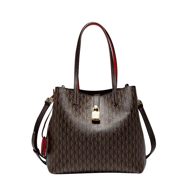 Premium Versatile Leather Crossbody Bag Ladies Large Capacity Daily Commuter Tote Bag Letter Print Design Ladies Fashion
Premium Versatile Leather Crossbody Bag Ladies Large Capacity Daily Commuter Tote Bag Letter Print Design Ladies Fashion