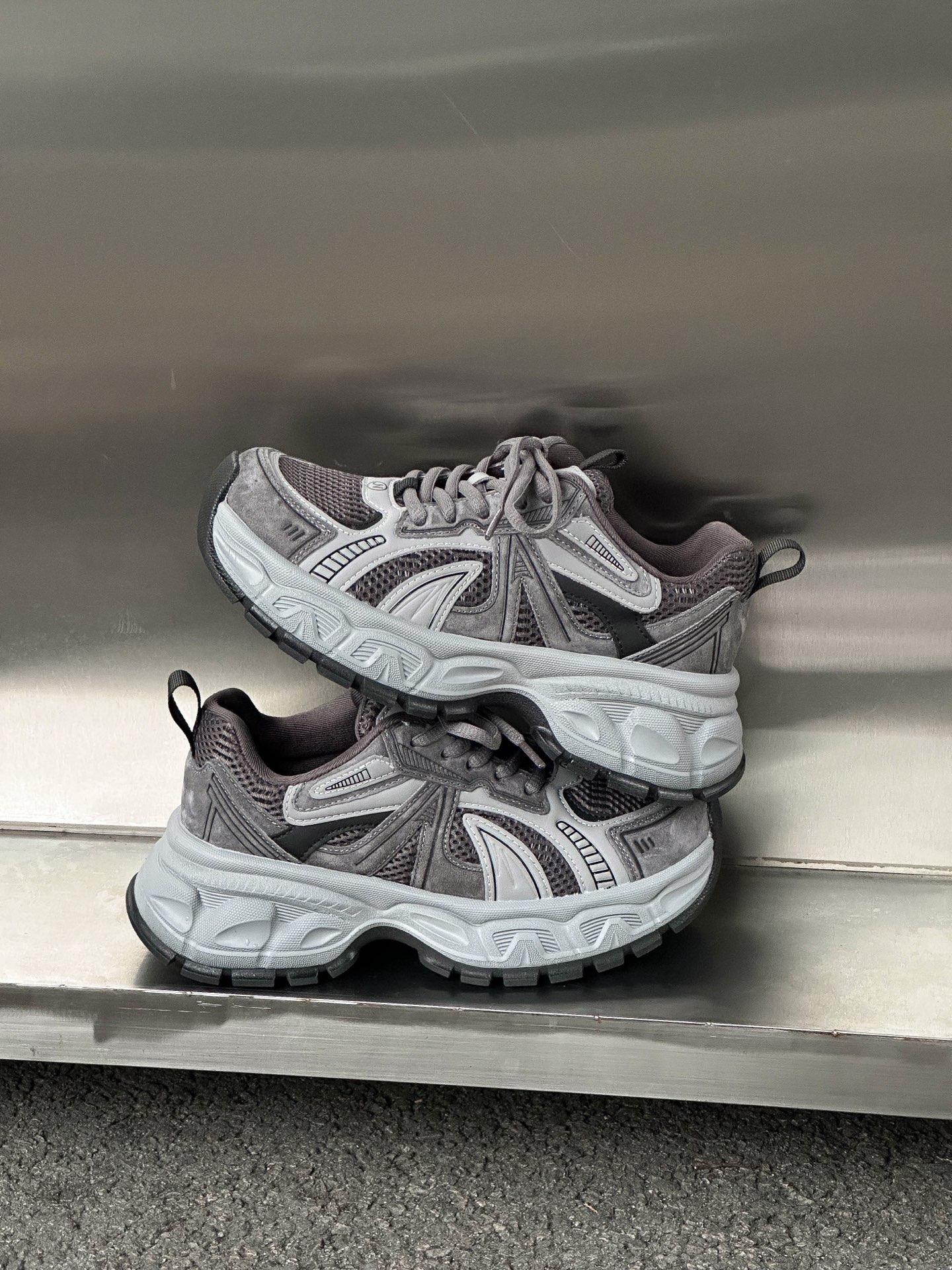 Fleece ultra-light sole shows feet, small shoes, thick-soled women s new winter new comfortable sports shoes 40
Fleece ultra-light sole shows feet, small shoes, thick-soled women s new winter new comfortable sports shoes 40