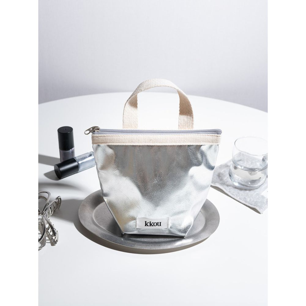 kikou Compact Handle Pouch Keyring (Glossy Silver) Glossy Silver
kikou Compact Handle Pouch Keyring (Glossy Silver) Glossy Silver