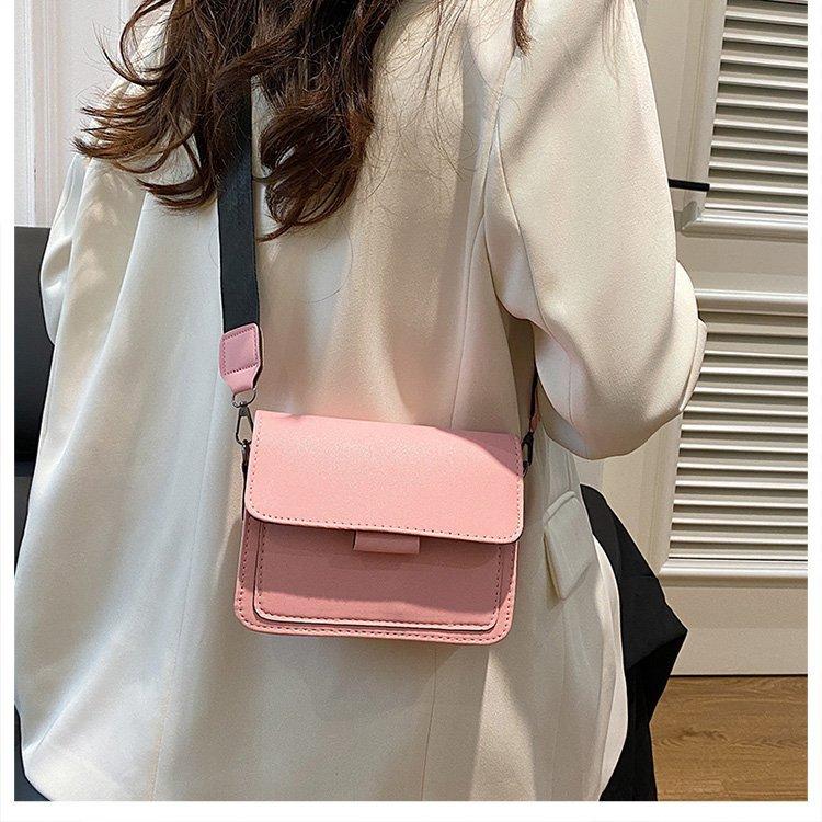 Bags small bag women s new Korean version texture wide shoulder strap small square bag retro shoulder messenger bag рожевий
Bags small bag women s new Korean version texture wide shoulder strap small square bag retro shoulder messenger bag рожевий