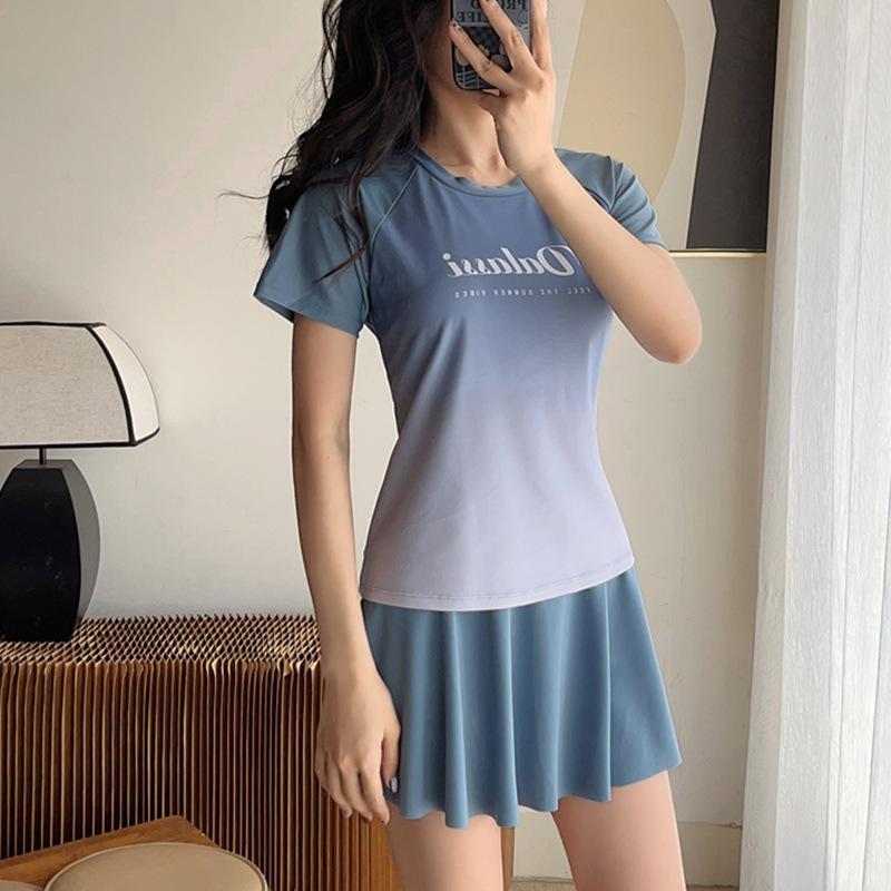 2025 Chic Slimming Sporty Swim Set: Conservative Tummy-Hiding Two-Piece for High-End Resort & Beach Vacation L (105-118 lbs) синій
2025 Chic Slimming Sporty Swim Set: Conservative Tummy-Hiding Two-Piece for High-End Resort & Beach Vacation L (105-118 lbs) синій