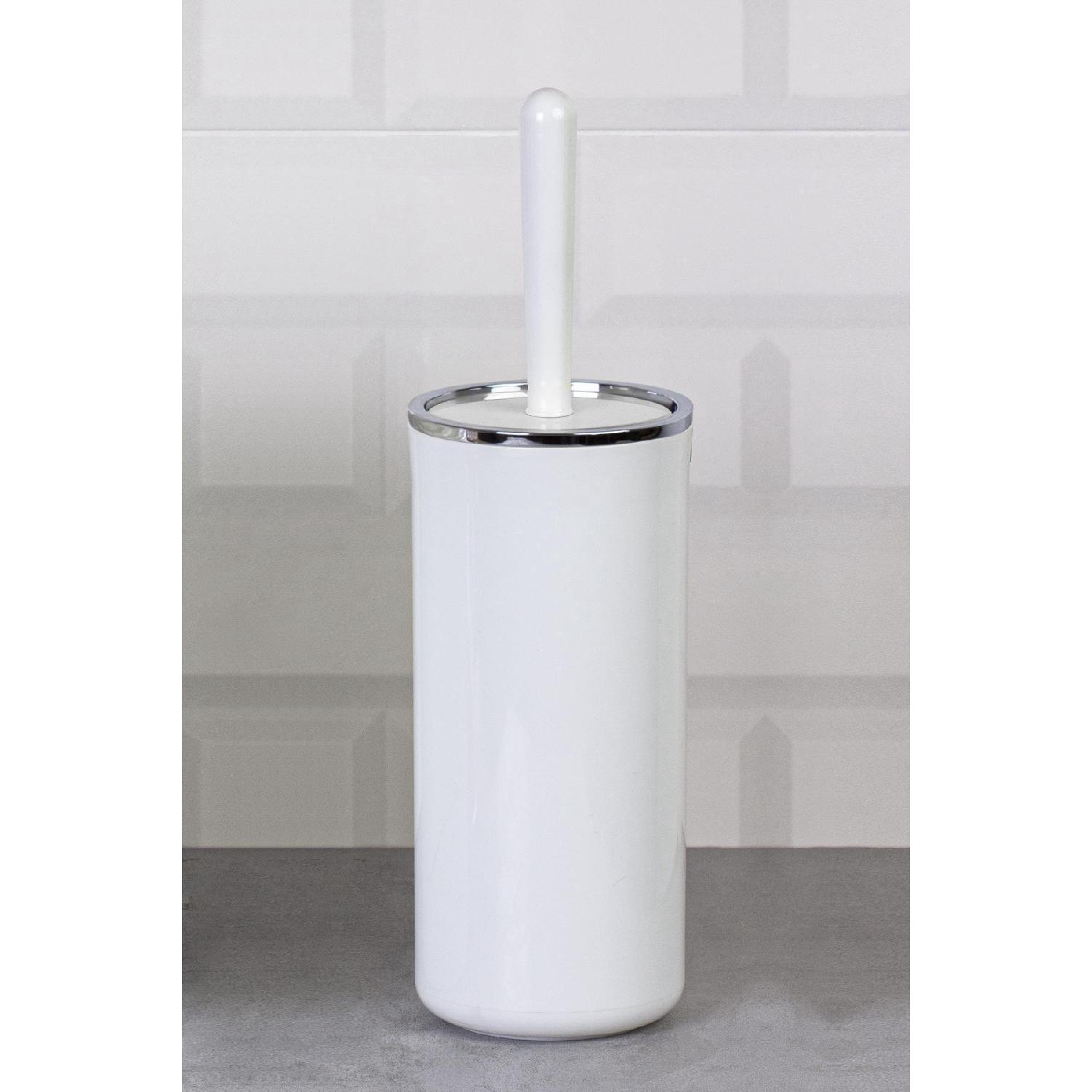 Белый хромированный круглый держатель для унитаза 
Белый хромированный круглый держатель для унитаза