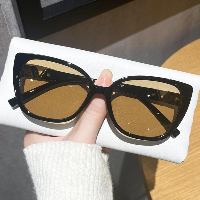 New Luxury Cat Eye Fashion Sunglasses For Women Glamour Designer Ladies Brand Sun Glasses Stylish Trend Eyewear Uv400
New Luxury Cat Eye Fashion Sunglasses For Women Glamour Designer Ladies Brand Sun Glasses Stylish Trend Eyewear Uv400