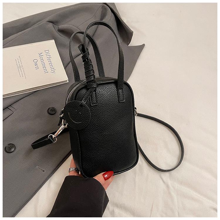 Летняя популярная маленькая сумка женская новая модная универсальная сумка-мессенджер высококлассная портативная маленькая квадратная сумка
Летняя популярная маленькая сумка женская новая модная универсальная сумка-мессенджер высококлассная портативная маленькая квадратная сумка