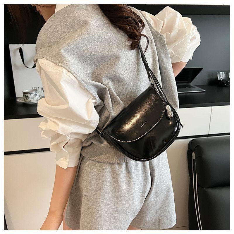 Korean Style Simple Niche Saddle Bag Advanced Texture Casual All-matching Shoulder Bag Shoulder Red Small Bag Women s Shoulder Bag Black
Korean Style Simple Niche Saddle Bag Advanced Texture Casual All-matching Shoulder Bag Shoulder Red Small Bag Women s Shoulder Bag Black