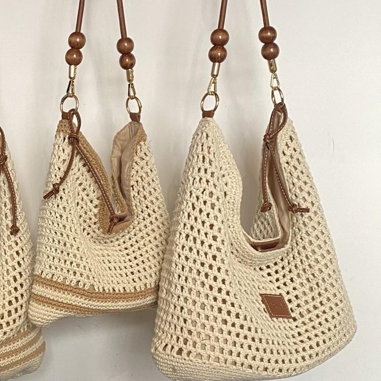 Tote bag women s 2025 new large-capacity college students class weaving soft hollow beach shoulder bag
Tote bag women s 2025 new large-capacity college students class weaving soft hollow beach shoulder bag
