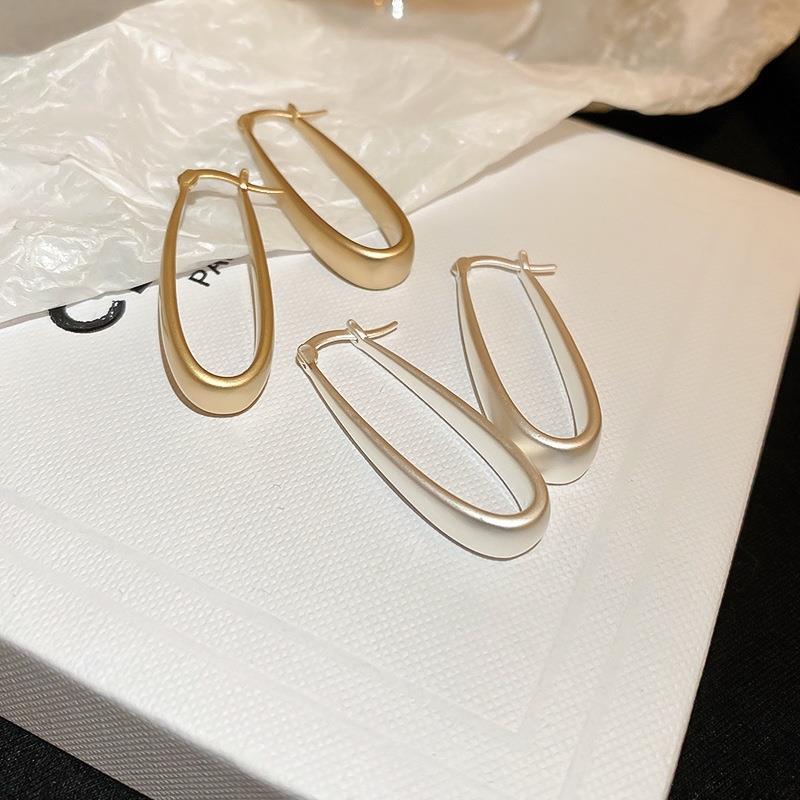 European-American Geometric Metal Oval Ear Cuffs - Women s Fashion Exaggerated Earrings Trendy Ear Jewelry золотой
European-American Geometric Metal Oval Ear Cuffs - Women s Fashion Exaggerated Earrings Trendy Ear Jewelry золотой