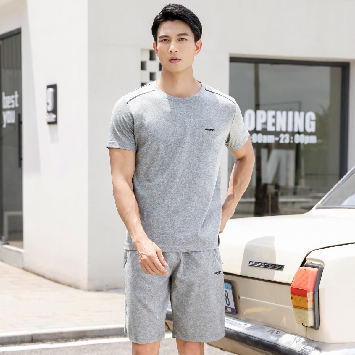 Men s Summer Tracksuit: Short Sleeve T-Shirt & Five-Point Pants Set L
Men s Summer Tracksuit: Short Sleeve T-Shirt & Five-Point Pants Set L