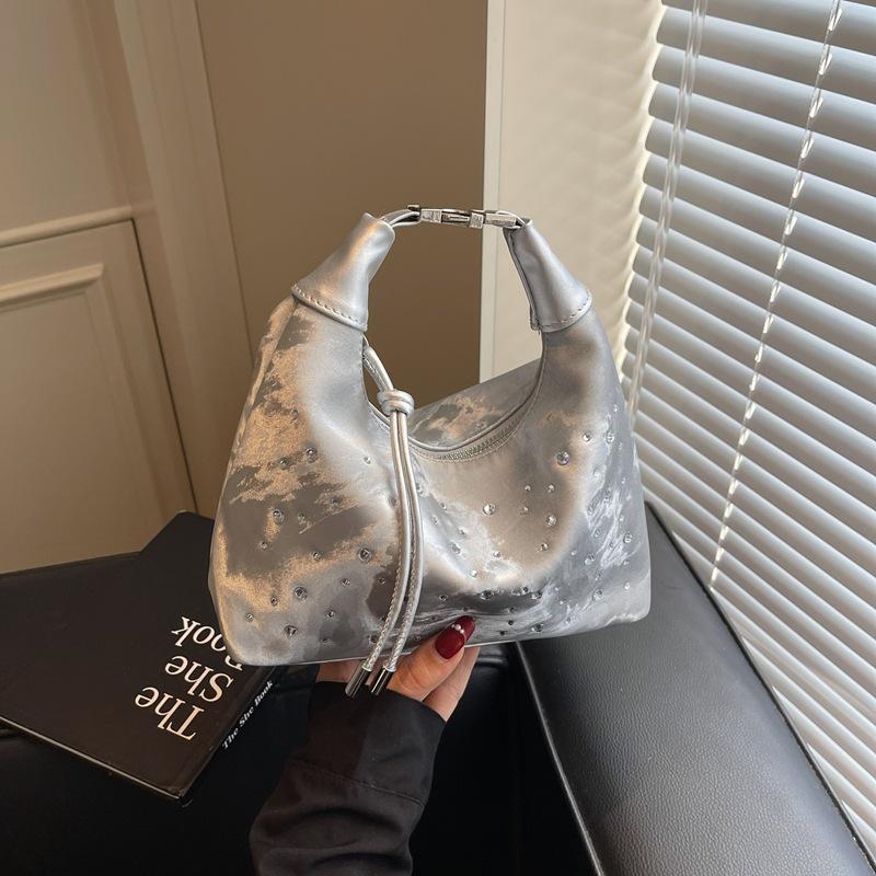 Folded portable dumpling bag women 2025 new fashion versatile shoulder bag trend simple casual messenger bag чёрный
Folded portable dumpling bag women 2025 new fashion versatile shoulder bag trend simple casual messenger bag чёрный