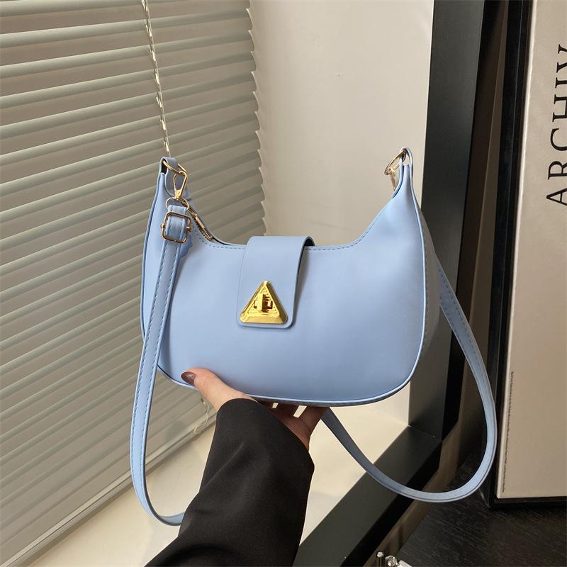Popular Spring and Autumn Crescent Commuter Bag Premium Textured Retro Small Bag One Shoulder Underarm Fashion Network Red Packet синий
Popular Spring and Autumn Crescent Commuter Bag Premium Textured Retro Small Bag One Shoulder Underarm Fashion Network Red Packet синий