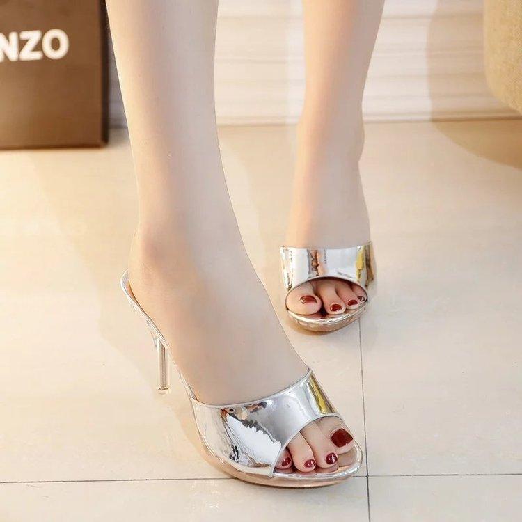 Новые босоножки на тонком каблуке, женские летние сексуальные однотонные женские тапочки на высоком каблуке с рисунком «рыбий рот» золотистого цвета, корейская версия, модные классные тапочки 35 серебряный
Новые босоножки на тонком каблуке, женские летние сексуальные однотонные женские тапочки на высоком каблуке с рисунком «рыбий рот» золотистого цвета, корейская версия, модные классные тапочки 35 серебряный