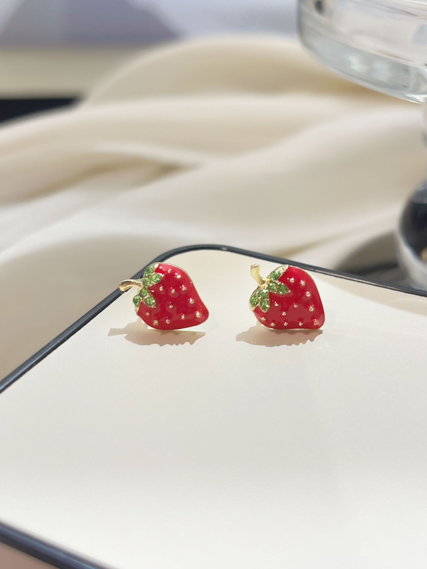 Exquisite Cute Micro-inlay Zircon Red Mini Strawberry Stud Earrings for Women Sweet Fashion Daily Wear Zircon Accessories Gifts зелёный
Exquisite Cute Micro-inlay Zircon Red Mini Strawberry Stud Earrings for Women Sweet Fashion Daily Wear Zircon Accessories Gifts зелёный