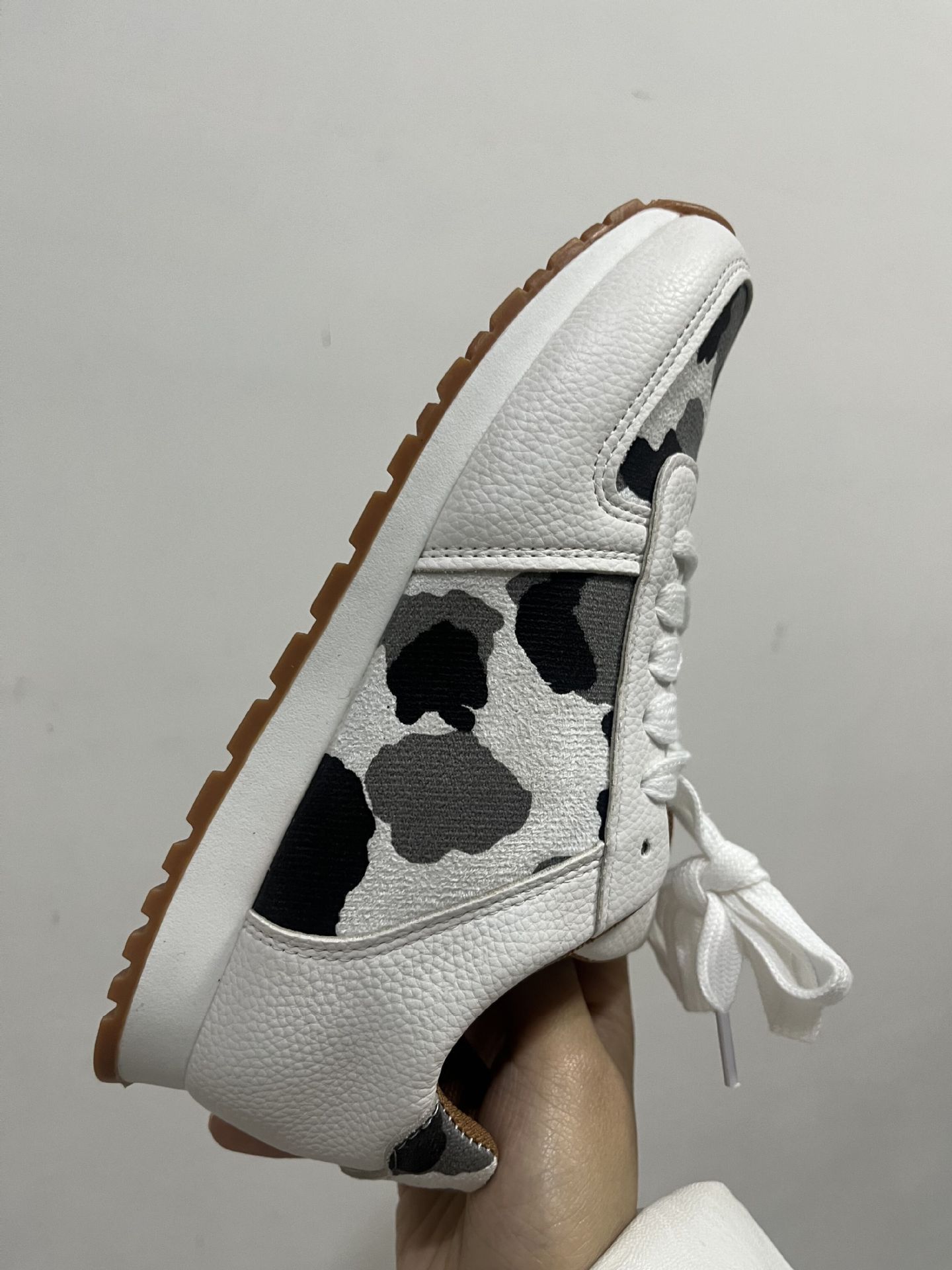 Spring and Autumn new large-size leopard print casual single shoes women s flat-bottomed lace-up sports casual shoes 44
Spring and Autumn new large-size leopard print casual single shoes women s flat-bottomed lace-up sports casual shoes 44