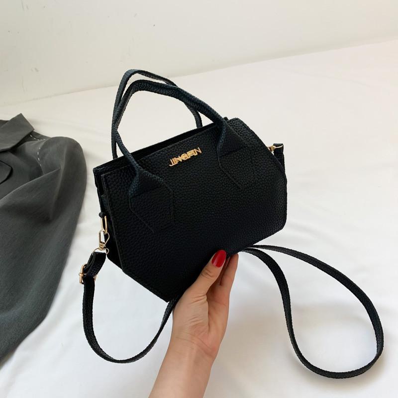 Stylish Vintage Shoulder Bag For Summer Season With Elegant Design And Soft Pu Material In Black White And Blue чёрный
Stylish Vintage Shoulder Bag For Summer Season With Elegant Design And Soft Pu Material In Black White And Blue чёрный