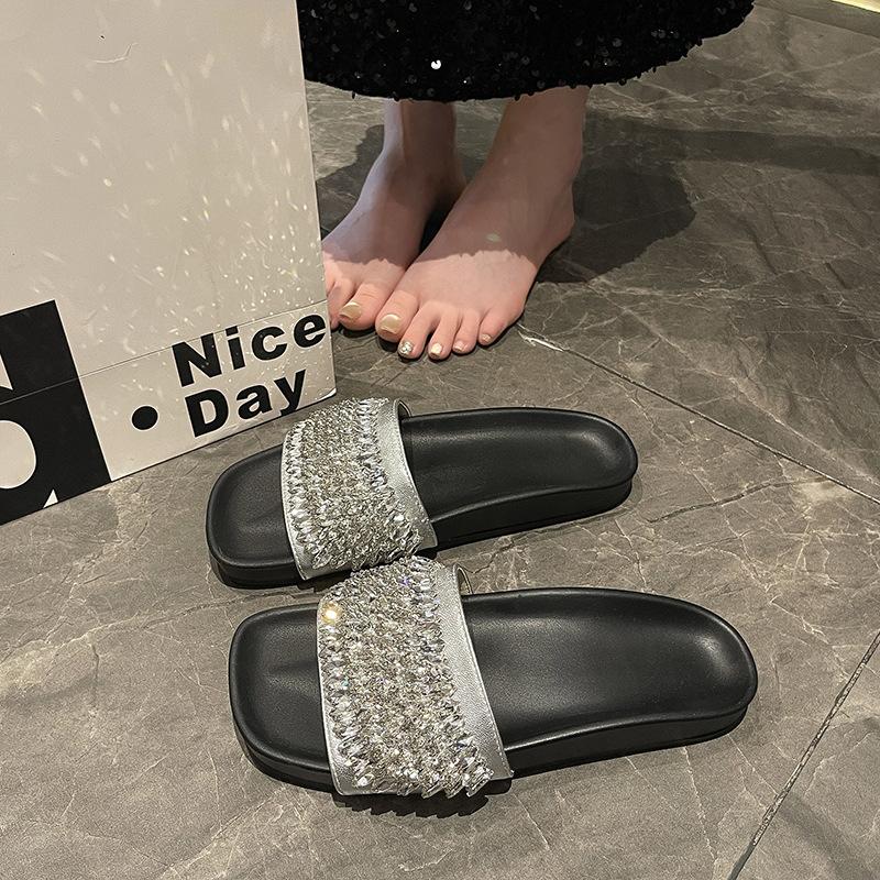 Beautiful and comfortable rhinestone slippers women s summer wear 2025 new flat-bottomed one-word sandals beach versatile cool slippers 40 серебряный
Beautiful and comfortable rhinestone slippers women s summer wear 2025 new flat-bottomed one-word sandals beach versatile cool slippers 40 серебряный