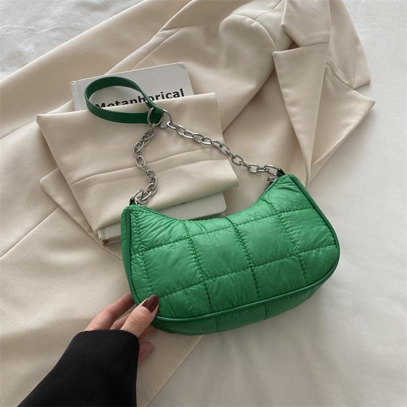Beautiful and simple temperament chain underarm bag 2025 new popular fashion niche design shoulder portable crescent bag зелений
Beautiful and simple temperament chain underarm bag 2025 new popular fashion niche design shoulder portable crescent bag зелений