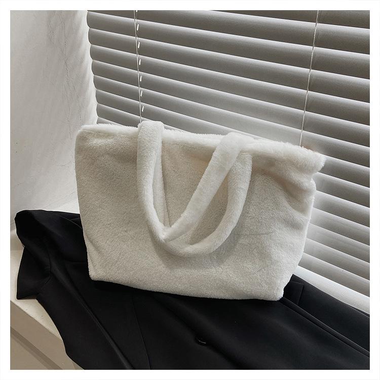 Сумка женская 2024 осень и зима корейский выпуск модная плюшевая женская сумка тренд повседневная сумка через плечо простая плюшевая сумка сумочка белый
Сумка женская 2024 осень и зима корейский выпуск модная плюшевая женская сумка тренд повседневная сумка через плечо простая плюшевая сумка сумочка белый