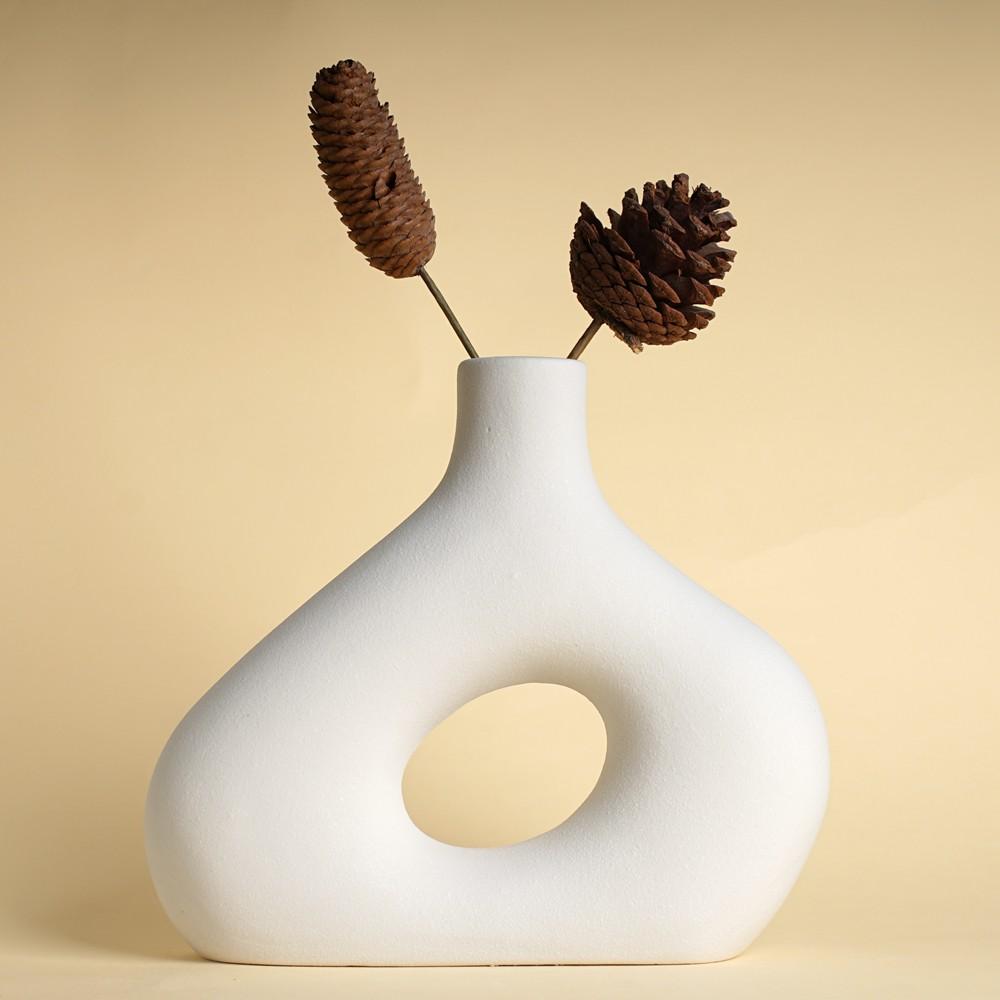 Ceramic Matte Vase Nordic Flowerpot Simple Dried Flower Ornaments Home Decor Living Room Interior Office Desktop Decoration
Ceramic Matte Vase Nordic Flowerpot Simple Dried Flower Ornaments Home Decor Living Room Interior Office Desktop Decoration