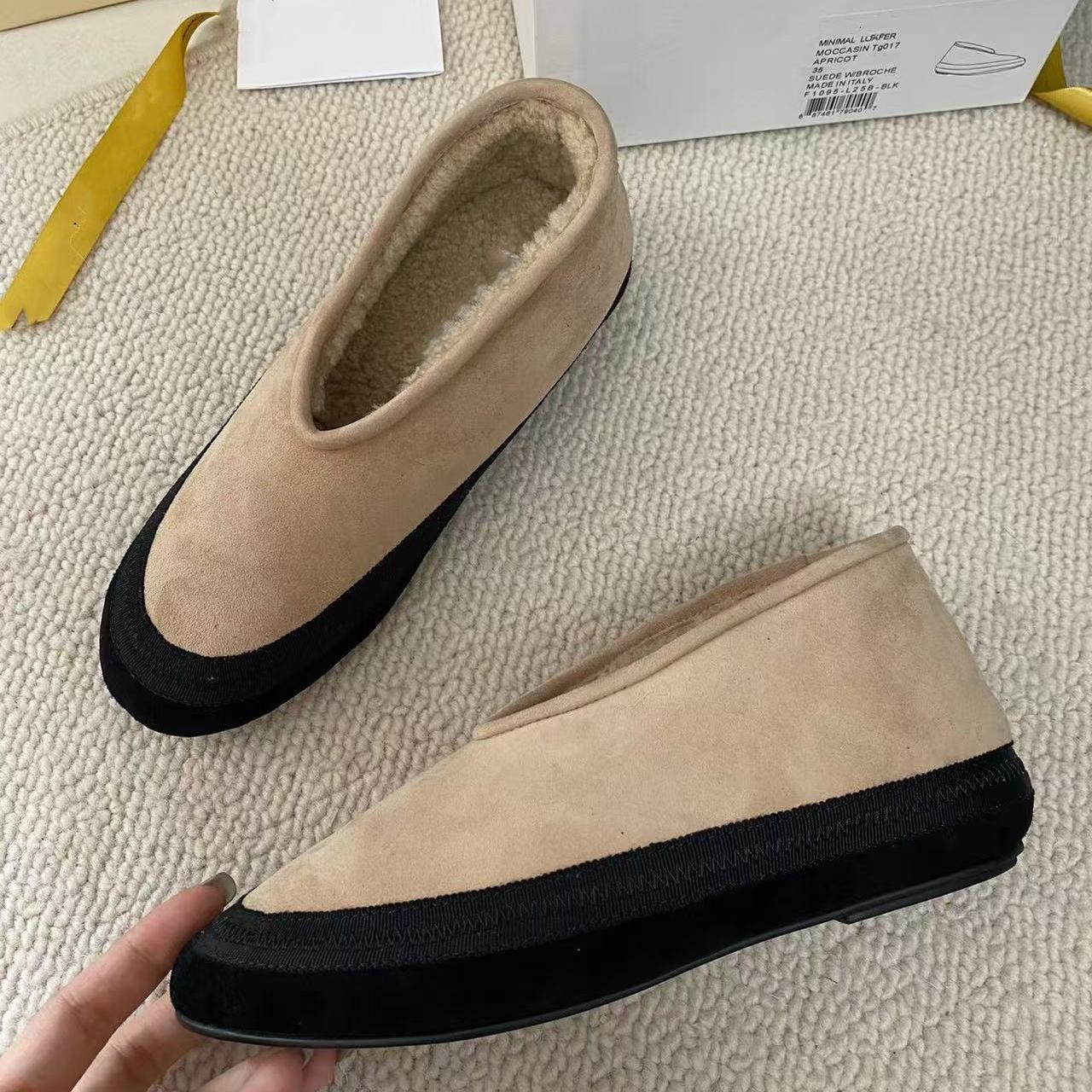 Winter velvet thickened snow boots solid color light mouth warm versatile fluffy shoes non-slip women s models 40
Winter velvet thickened snow boots solid color light mouth warm versatile fluffy shoes non-slip women s models 40