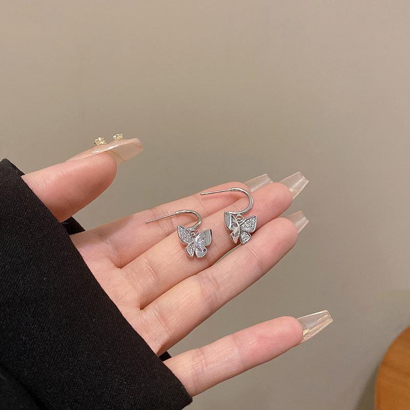 New micro-inlaid zircon butterfly pendant earrings women s cold style versatile niche high-end stud earrings
New micro-inlaid zircon butterfly pendant earrings women s cold style versatile niche high-end stud earrings