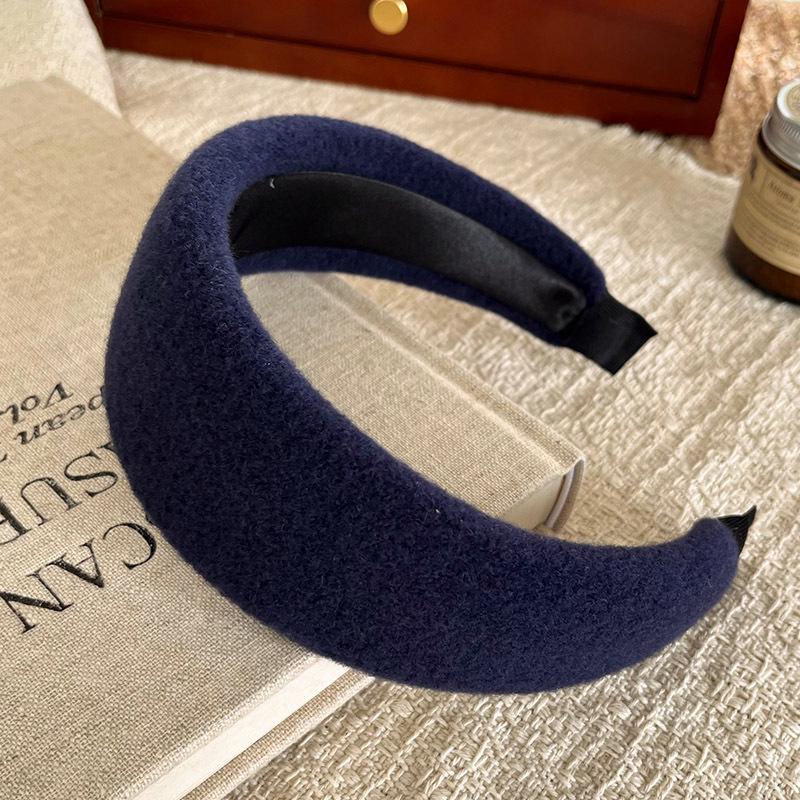 Women s Woolen Wide-Brimmed Headband, Autumn/Winter, Retro Korean Style Hair Accessory for Daily Use and Face Washing.
Women s Woolen Wide-Brimmed Headband, Autumn/Winter, Retro Korean Style Hair Accessory for Daily Use and Face Washing.