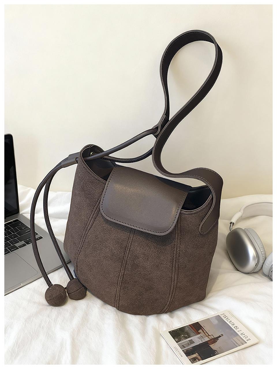 Matte Pumpkin Crossbody Bag Women Vintage Bucket Shoulder Bag for Autumn Winter Comfortable and Versatile Texture Bucket Bag кавовий
Matte Pumpkin Crossbody Bag Women Vintage Bucket Shoulder Bag for Autumn Winter Comfortable and Versatile Texture Bucket Bag кавовий