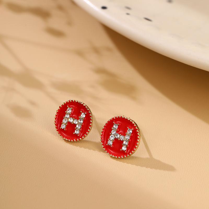 S925 Silver Needle Korean Zircon H Stud Earrings - Elegant, Minimalist, Versatile Design красный
S925 Silver Needle Korean Zircon H Stud Earrings - Elegant, Minimalist, Versatile Design красный