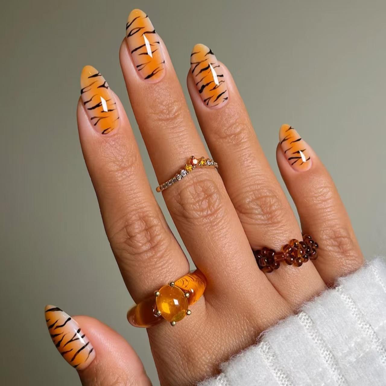 24 шт. Прості французькі накладні нігті з леопардовим принтом, з блискітками та нерівними лініями, мигдалеподібні, прес-он, штучні нігті, повне покриття, для носіння
24 шт. Прості французькі накладні нігті з леопардовим принтом, з блискітками та нерівними лініями, мигдалеподібні, прес-он, штучні нігті, повне покриття, для носіння